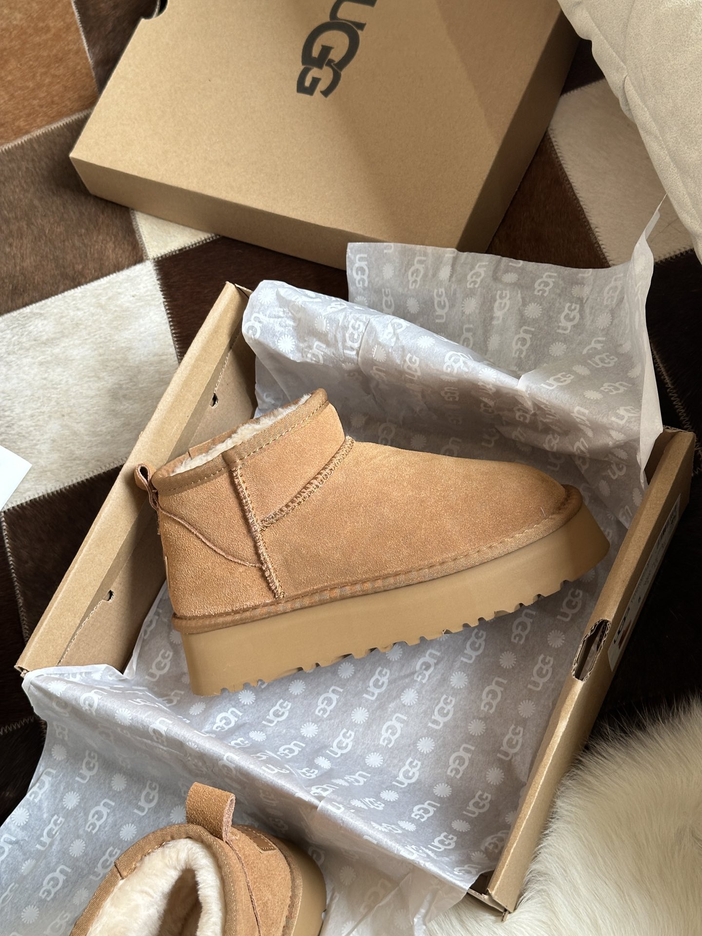 V2815-359.9💴49.99$UGG gallery