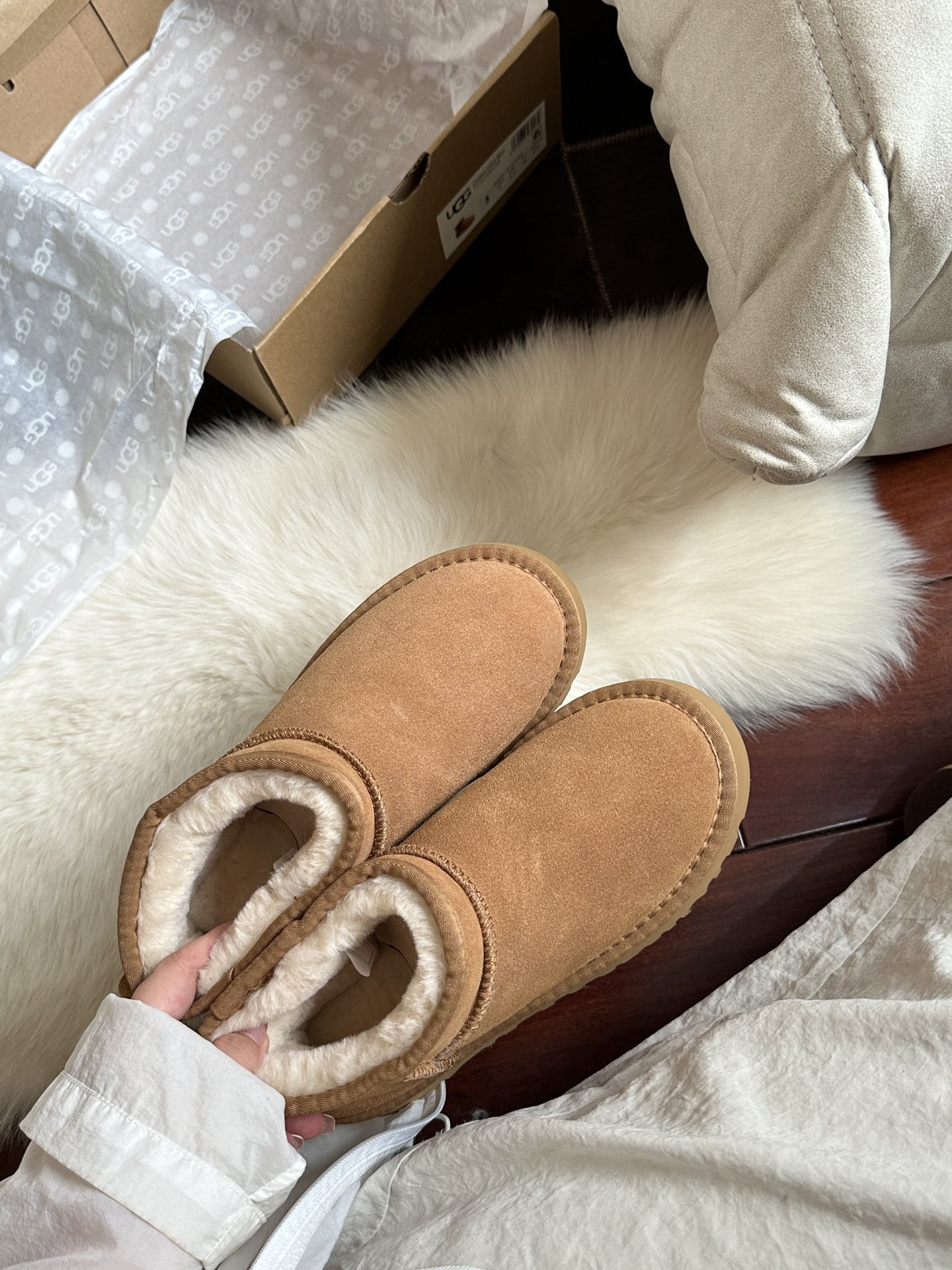 V2815-359.9💴49.99$UGG gallery