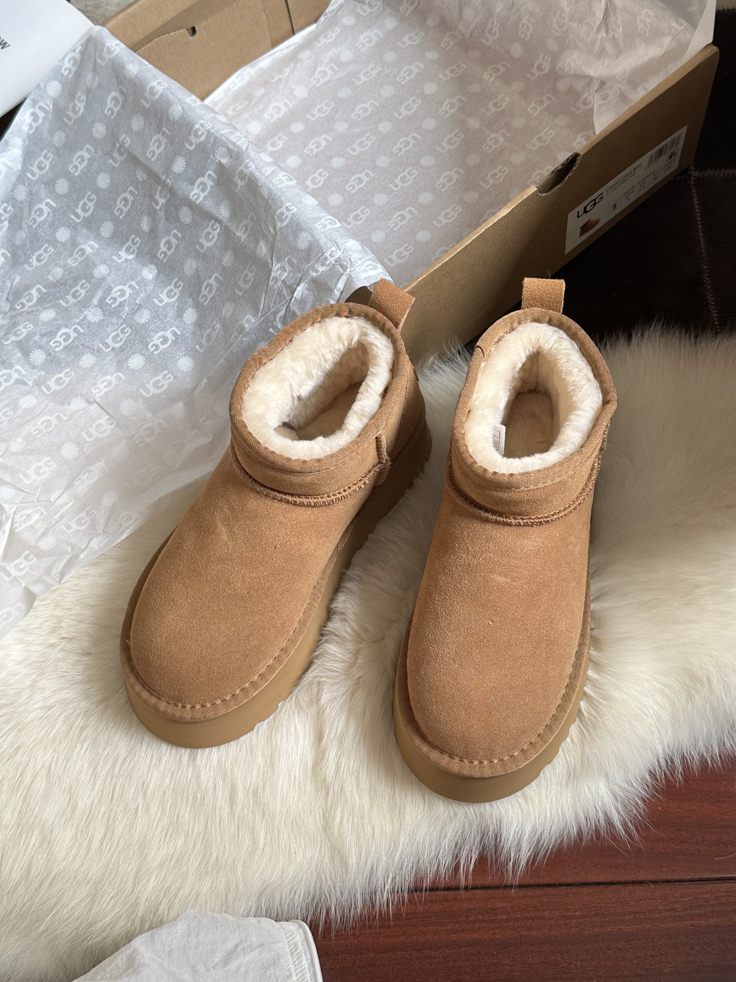 V2815-359.9💴49.99$UGG gallery