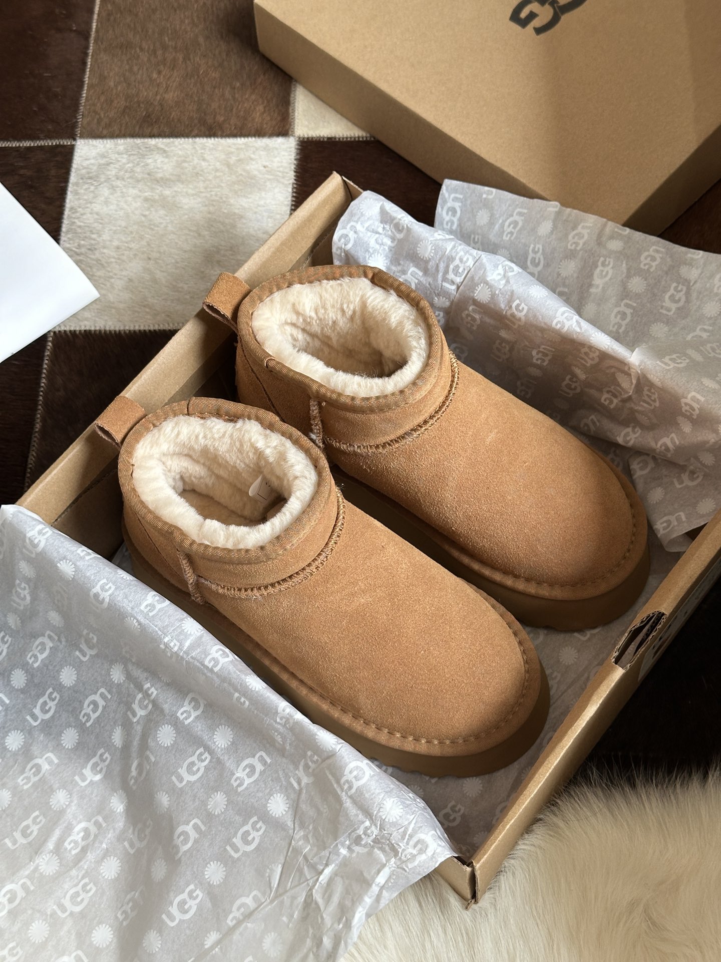 V2815-359.9💴49.99$UGG gallery