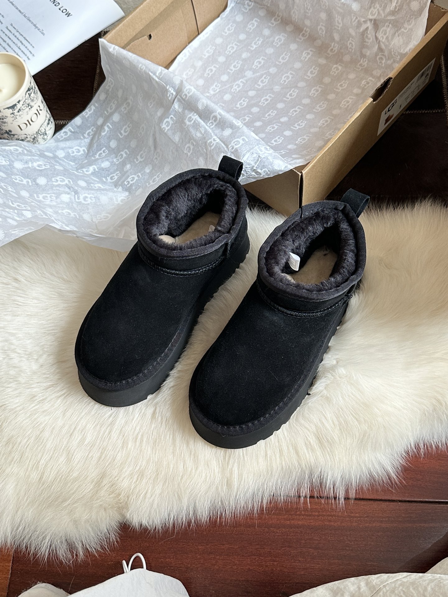 V2815-359.9💴49.99$UGG gallery