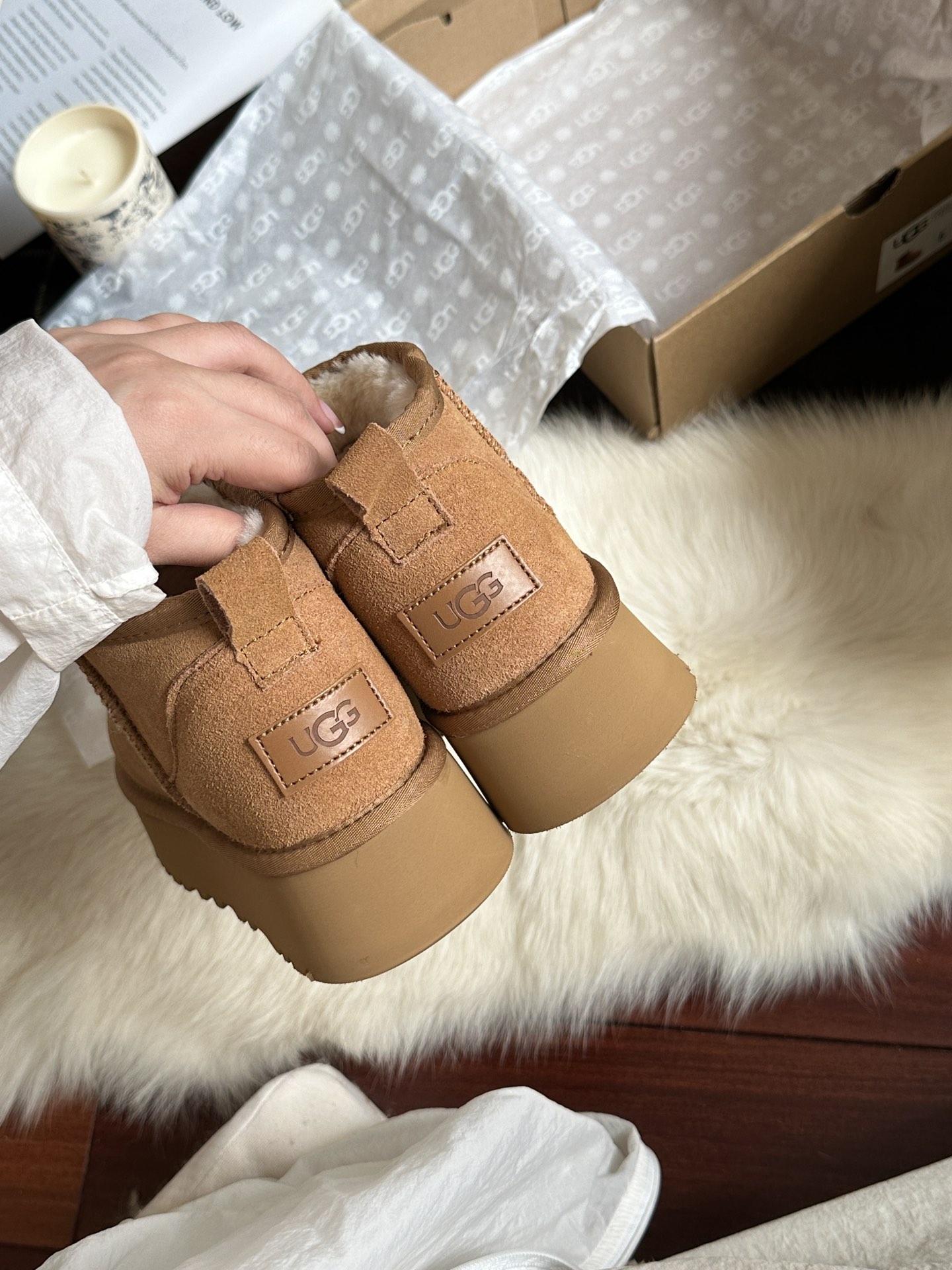 V2815-359.9💴49.99$UGG gallery