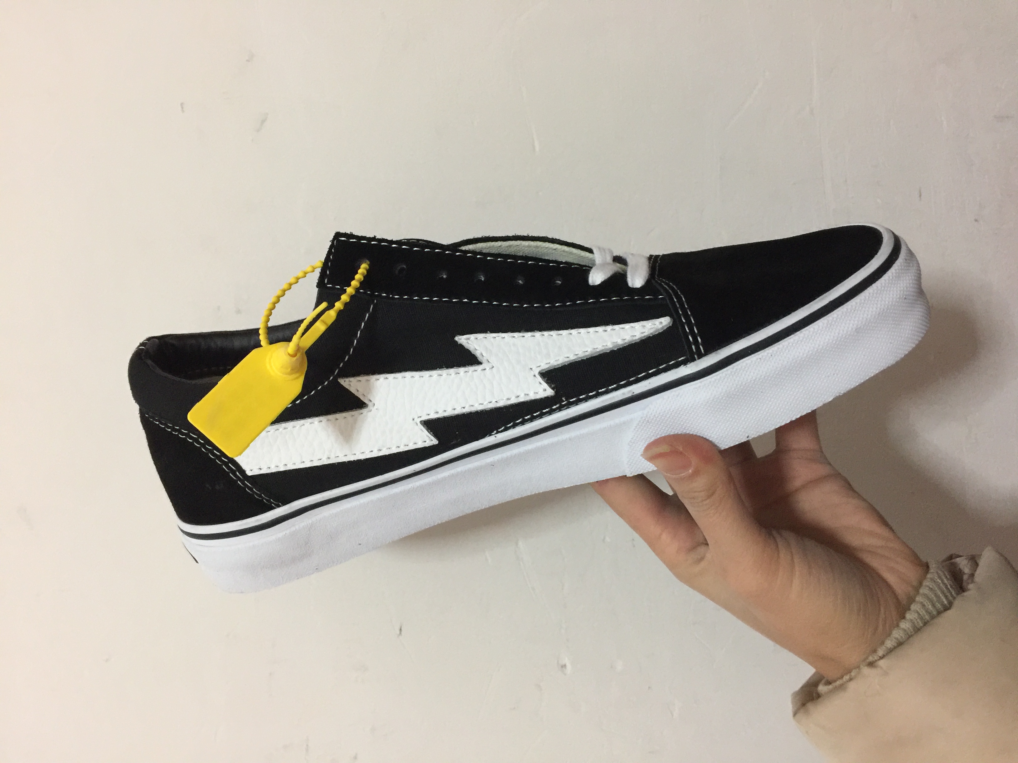 VBB 70 Vans  39.99usd gallery