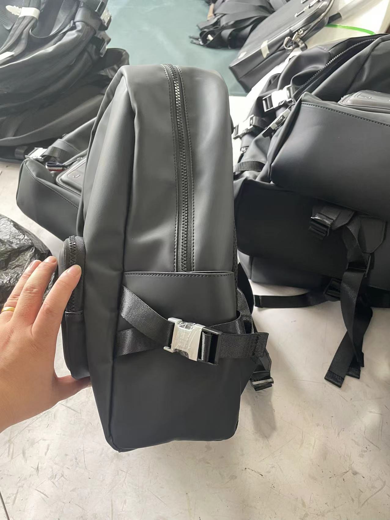 VV150 Leather Backpack gallery