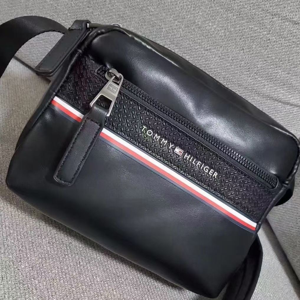 VV402 handbag gallery