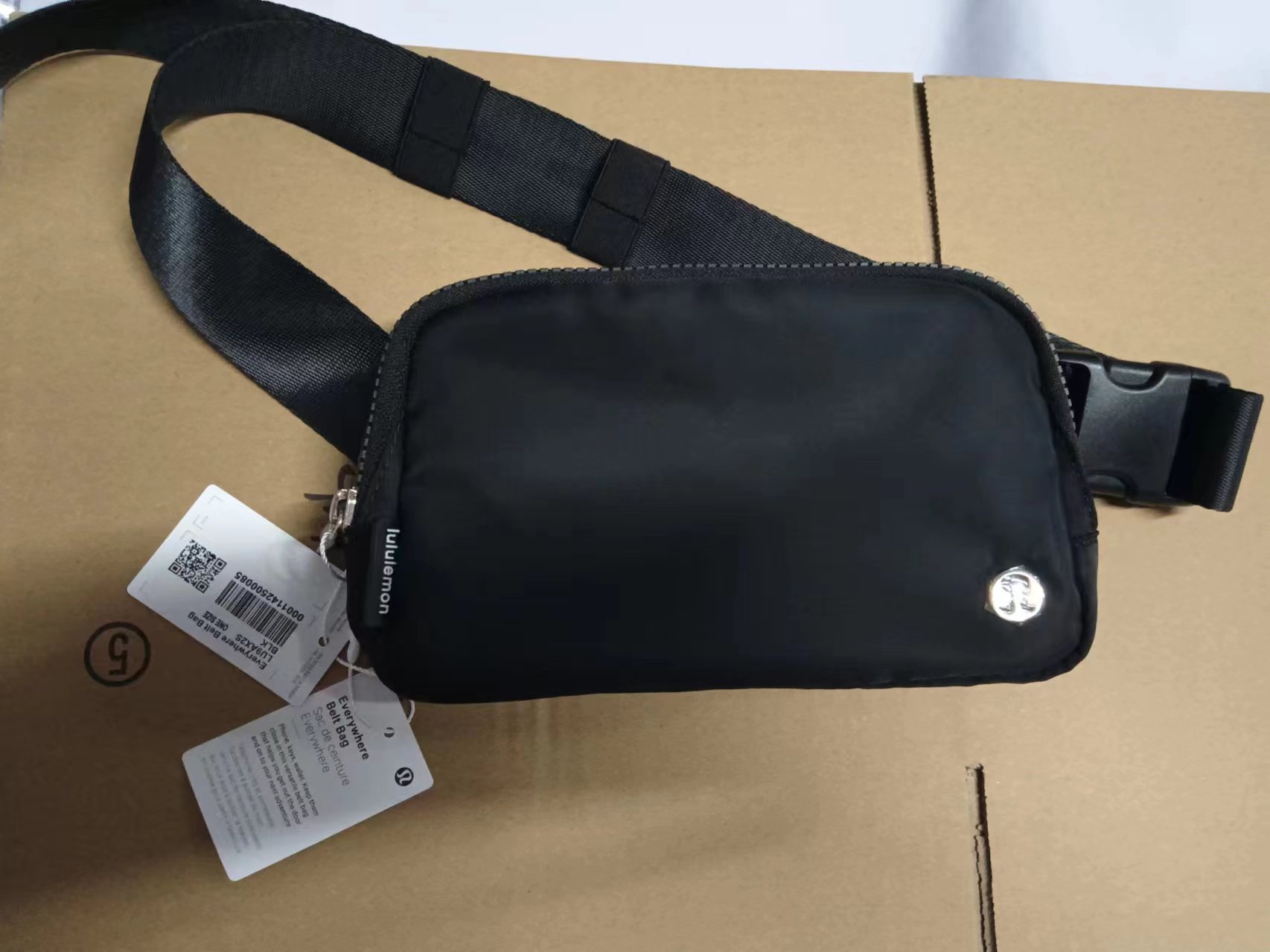 VV811 lulu handbag gallery