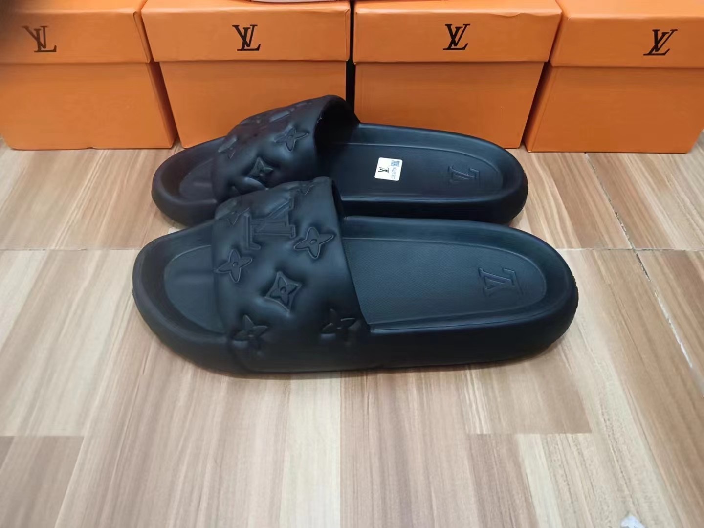 VV937 LV slippers gallery