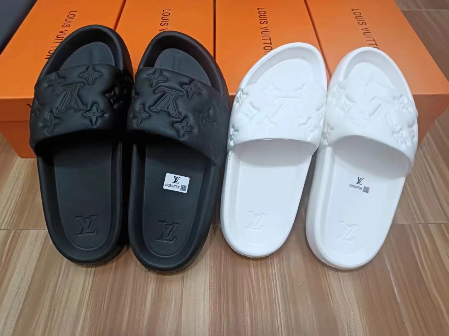 VV937 LV slippers gallery