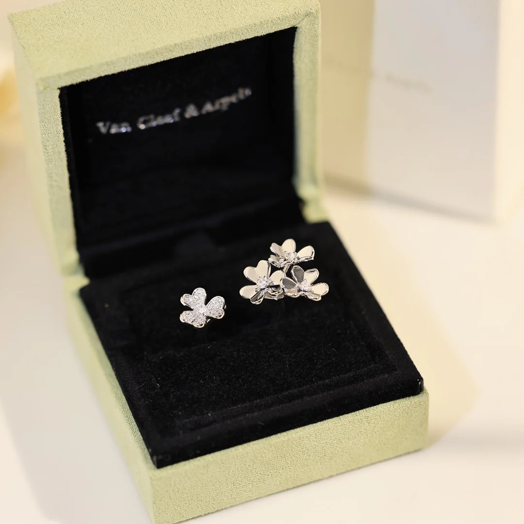 Van Cleef & Arpels $27 gallery