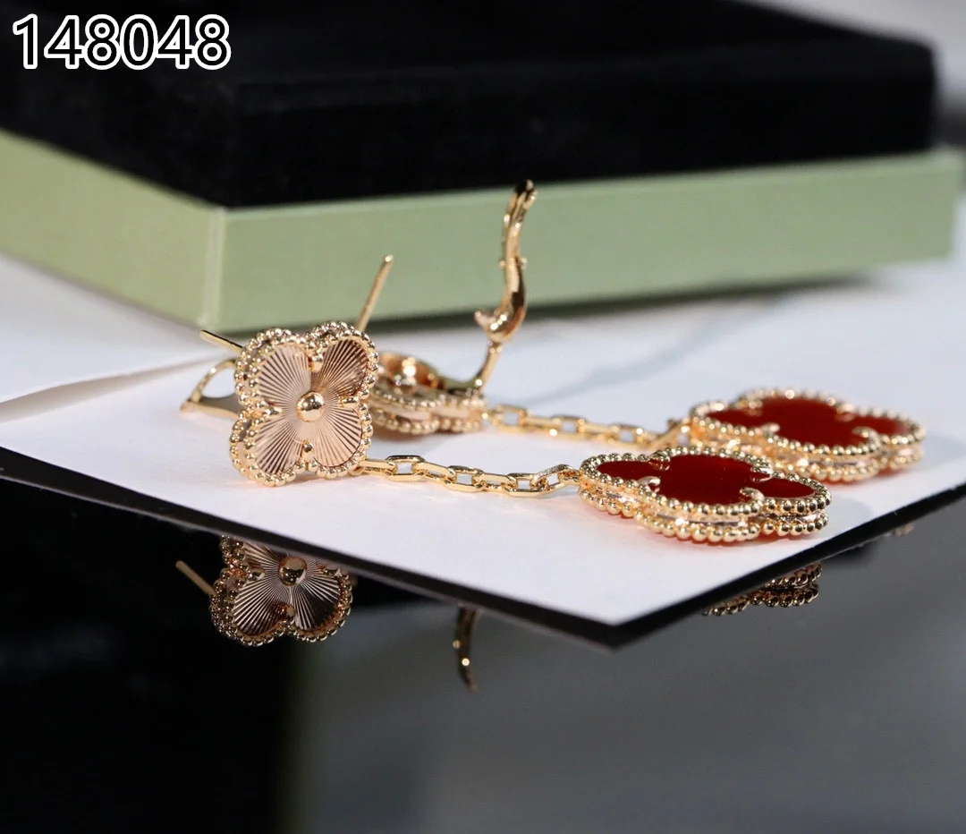 Van Cleef & Arpels $35 gallery