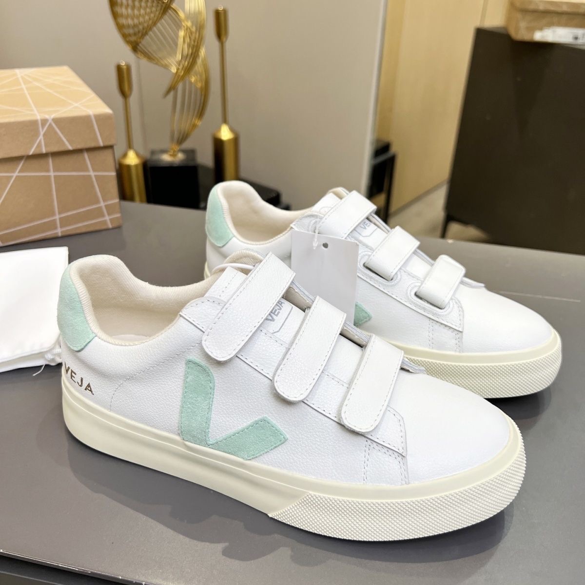 Veja  55$    10033-T gallery