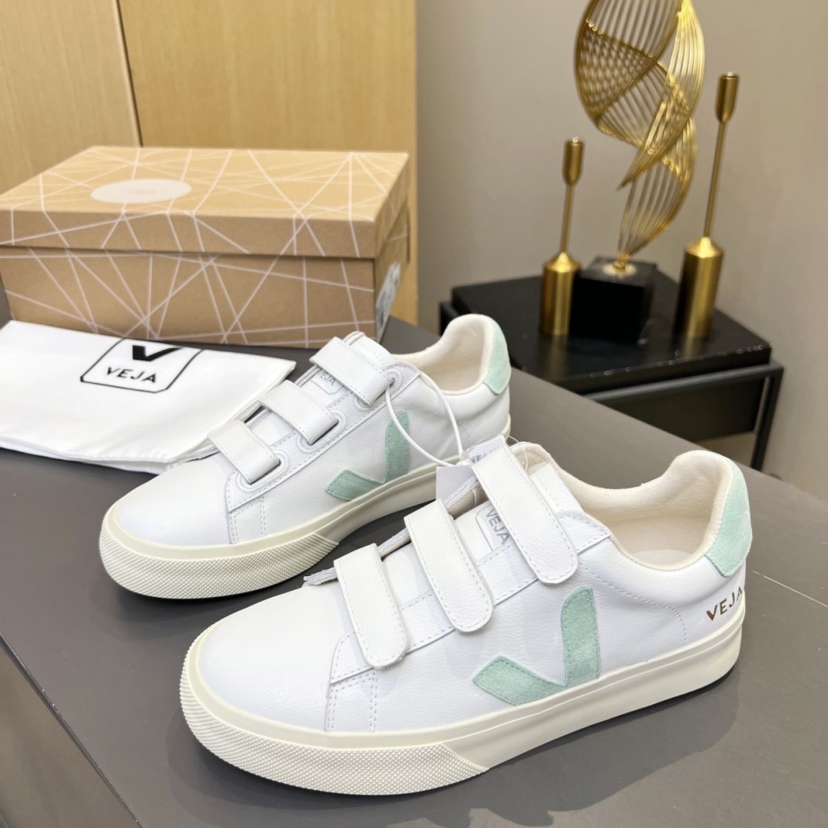 Veja  55$    10033-T gallery