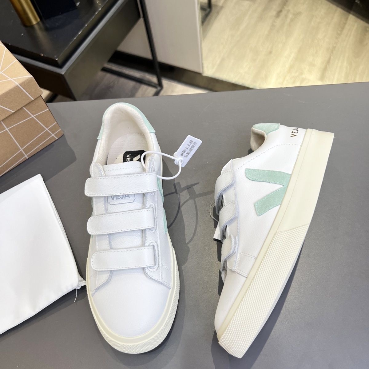 Veja  55$    10033-T gallery