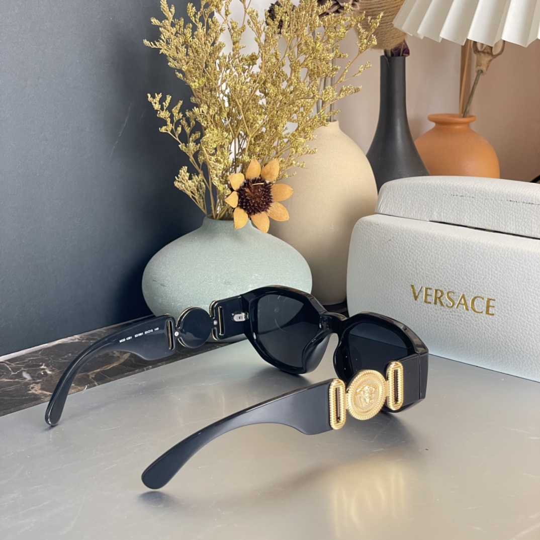 Versace $40 gallery