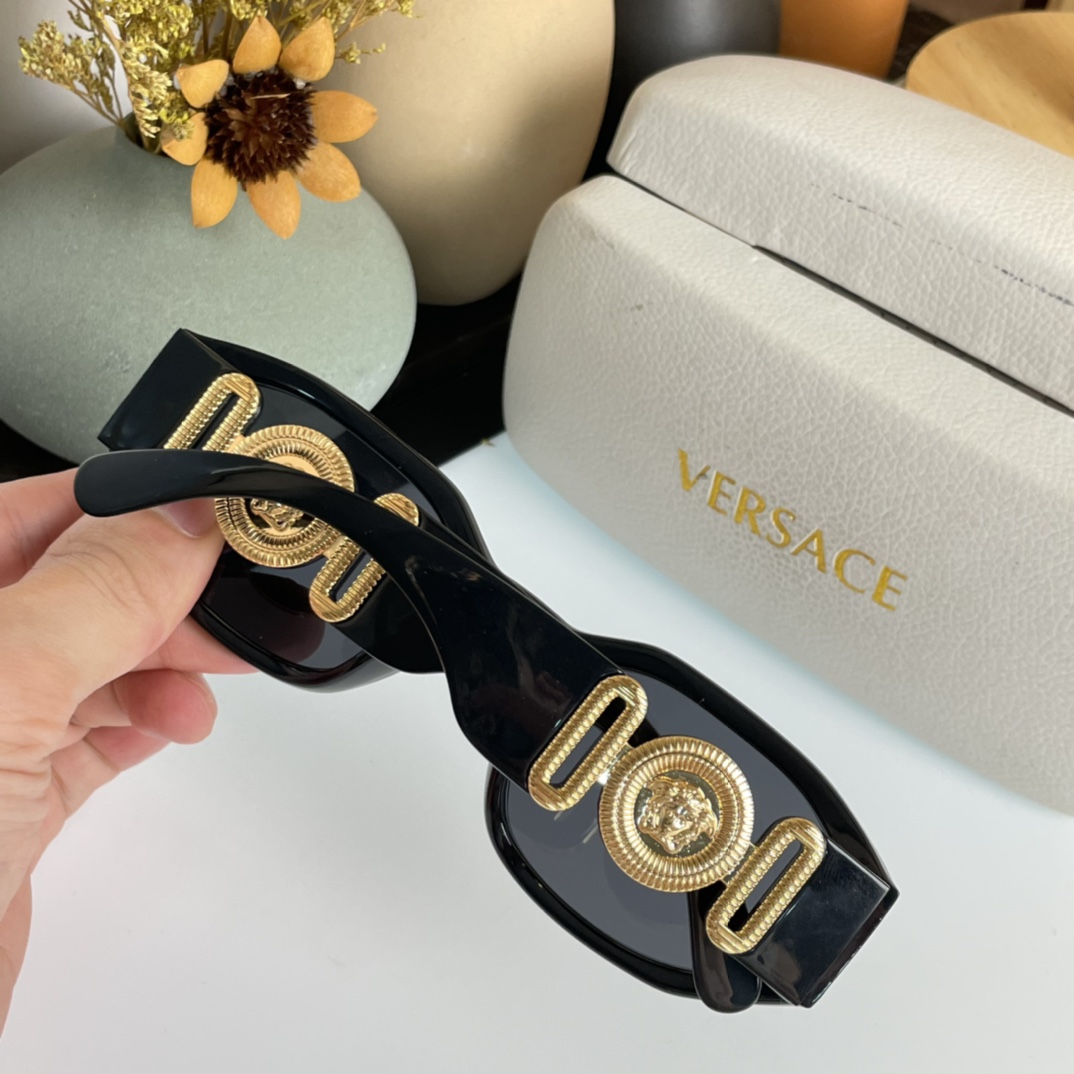 Versace $40 gallery