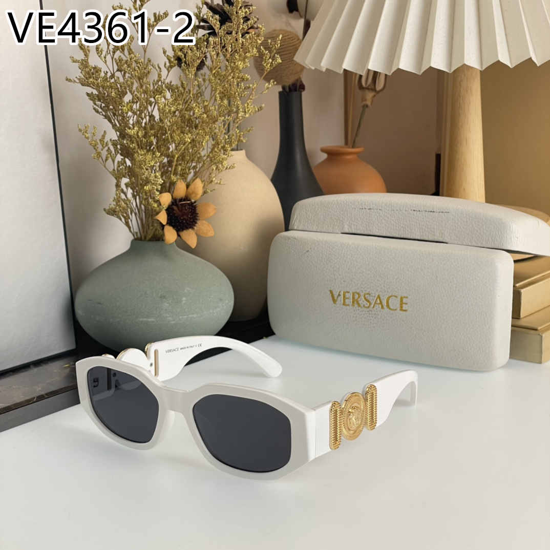 Versace $40 gallery