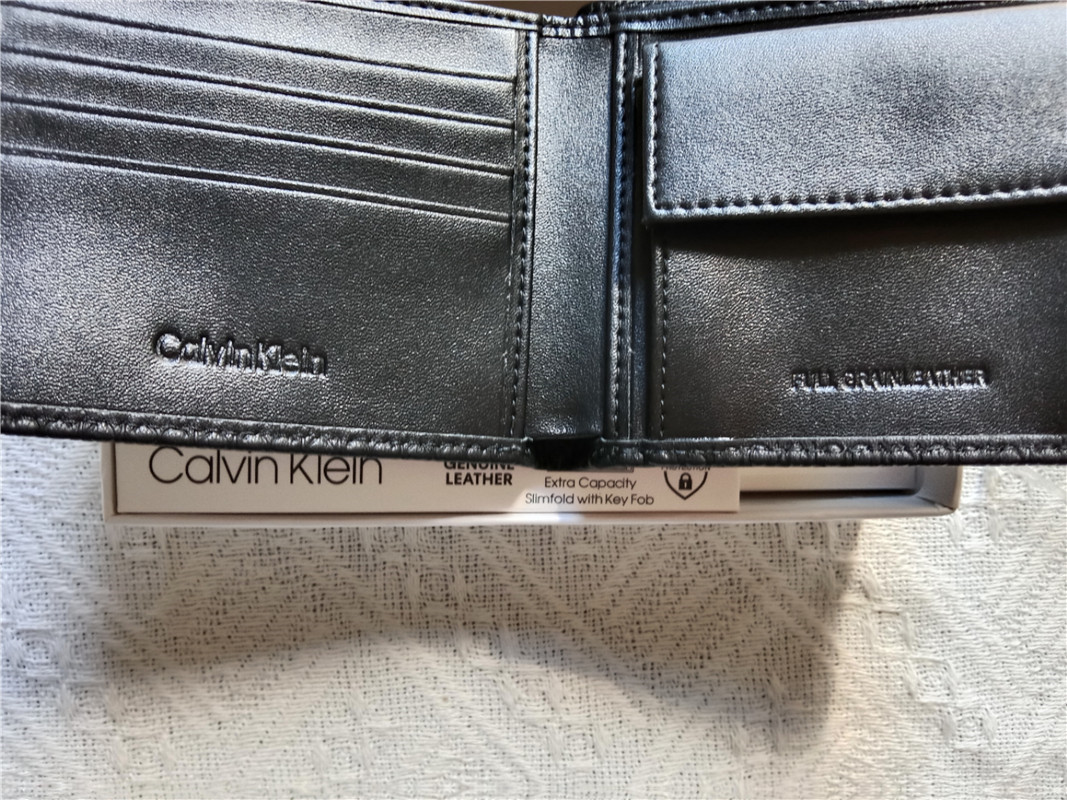 Video CALVIN KLEIN wallet FQB127 gallery