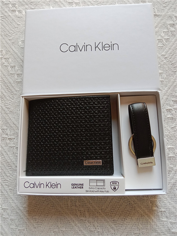 Video CALVIN KLEIN wallet FQB127 gallery