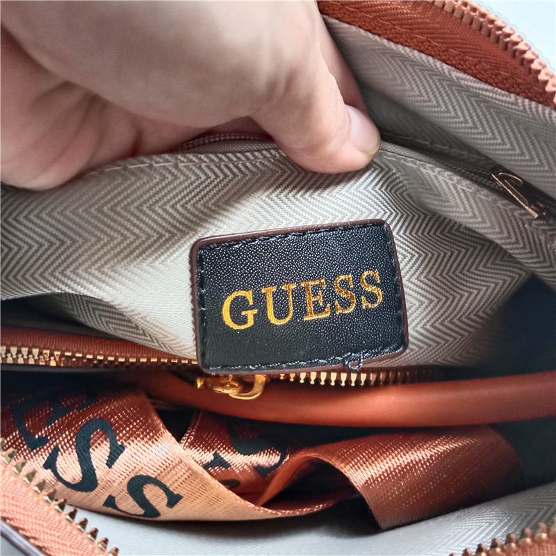 Video GUESS Lady bag BB471-BB479 gallery