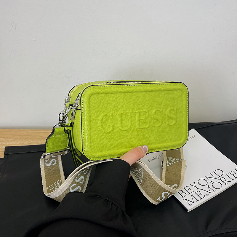 Video GUESS Lady bag BS126-BS136 gallery