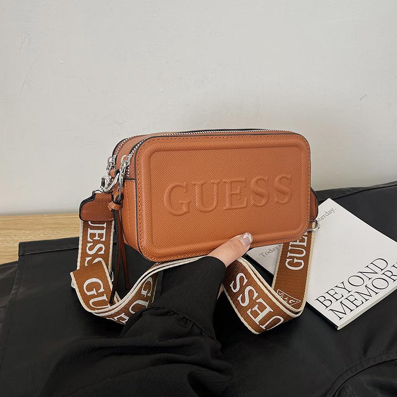 Video GUESS Lady bag BS126-BS136 gallery