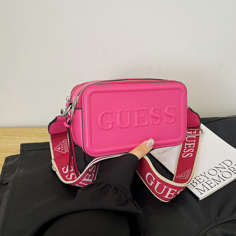 Video GUESS Lady bag BS126-BS136 gallery