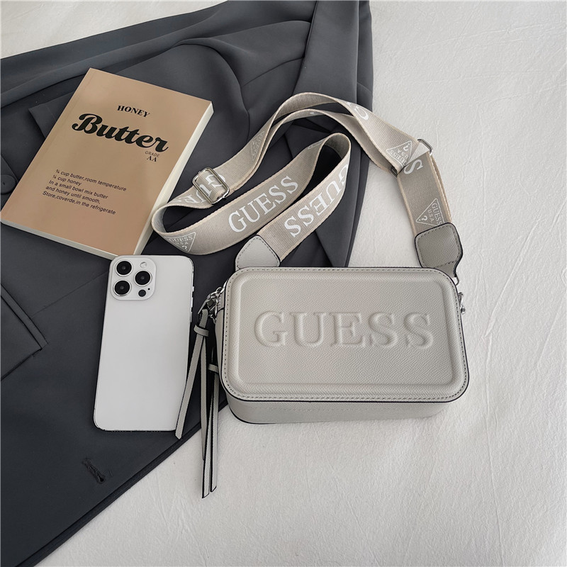 Video GUESS Lady bag BS126-BS136 gallery