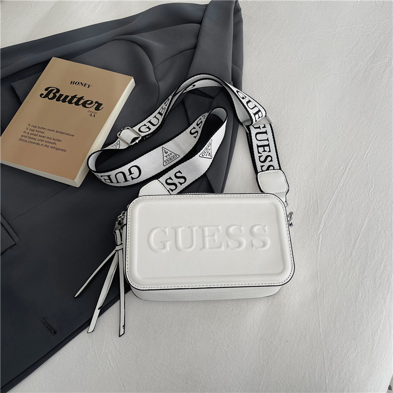 Video GUESS Lady bag BS126-BS136 gallery