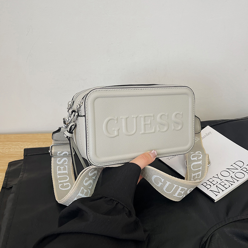 Video GUESS Lady bag BS126-BS136 gallery