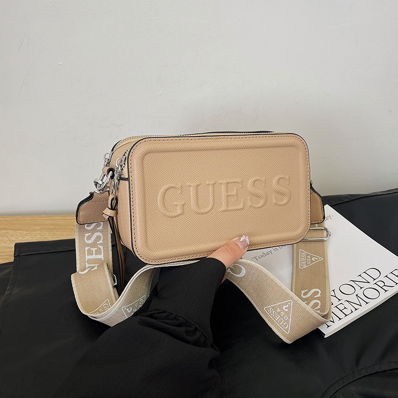 Video GUESS Lady bag BS126-BS136 gallery