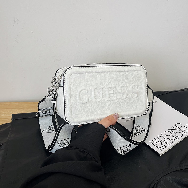 Video GUESS Lady bag BS126-BS136 gallery