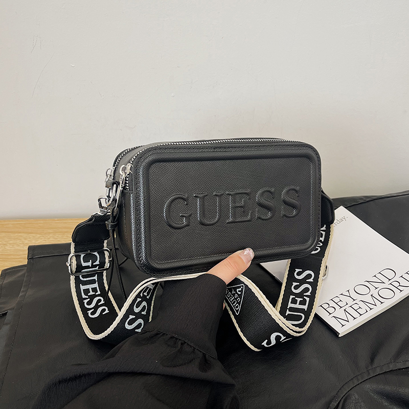 Video GUESS Lady bag BS126-BS136 gallery