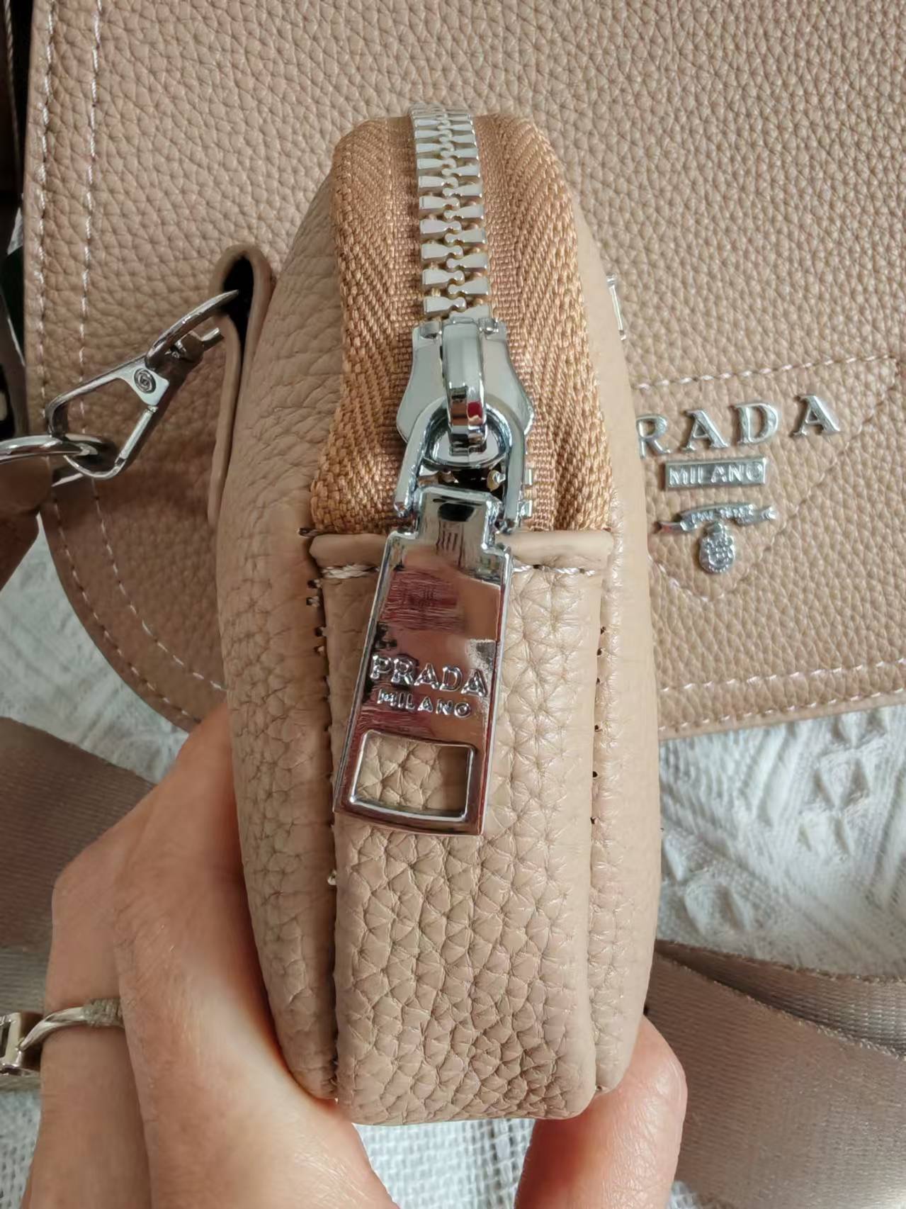 Video PM063-PM070，190.99 Prada bag gallery