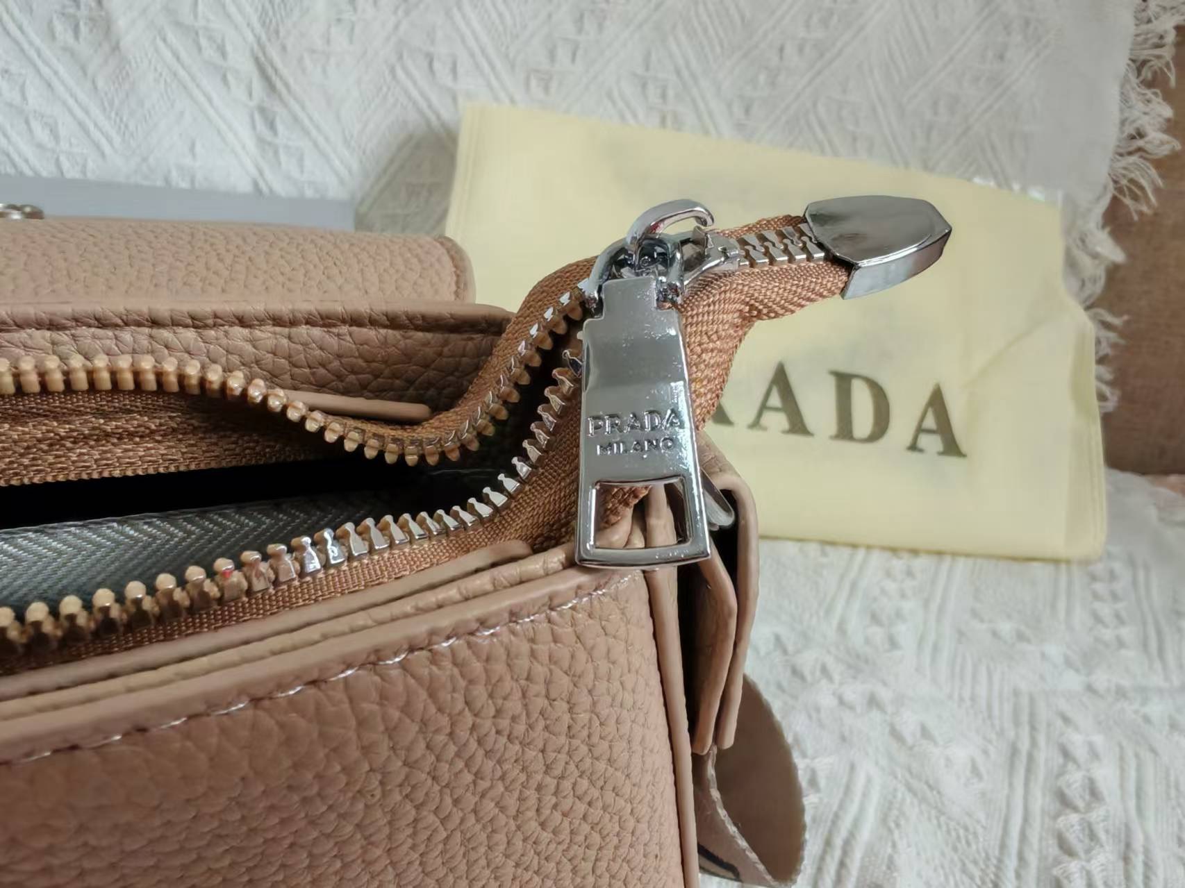 Video PM063-PM070，190.99 Prada bag gallery