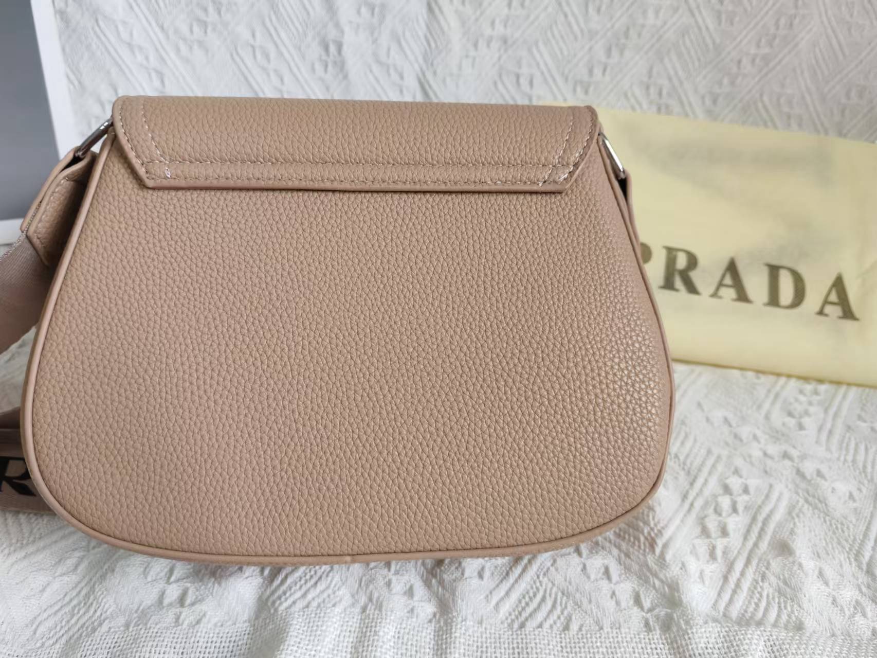 Video PM063-PM070，190.99 Prada bag gallery