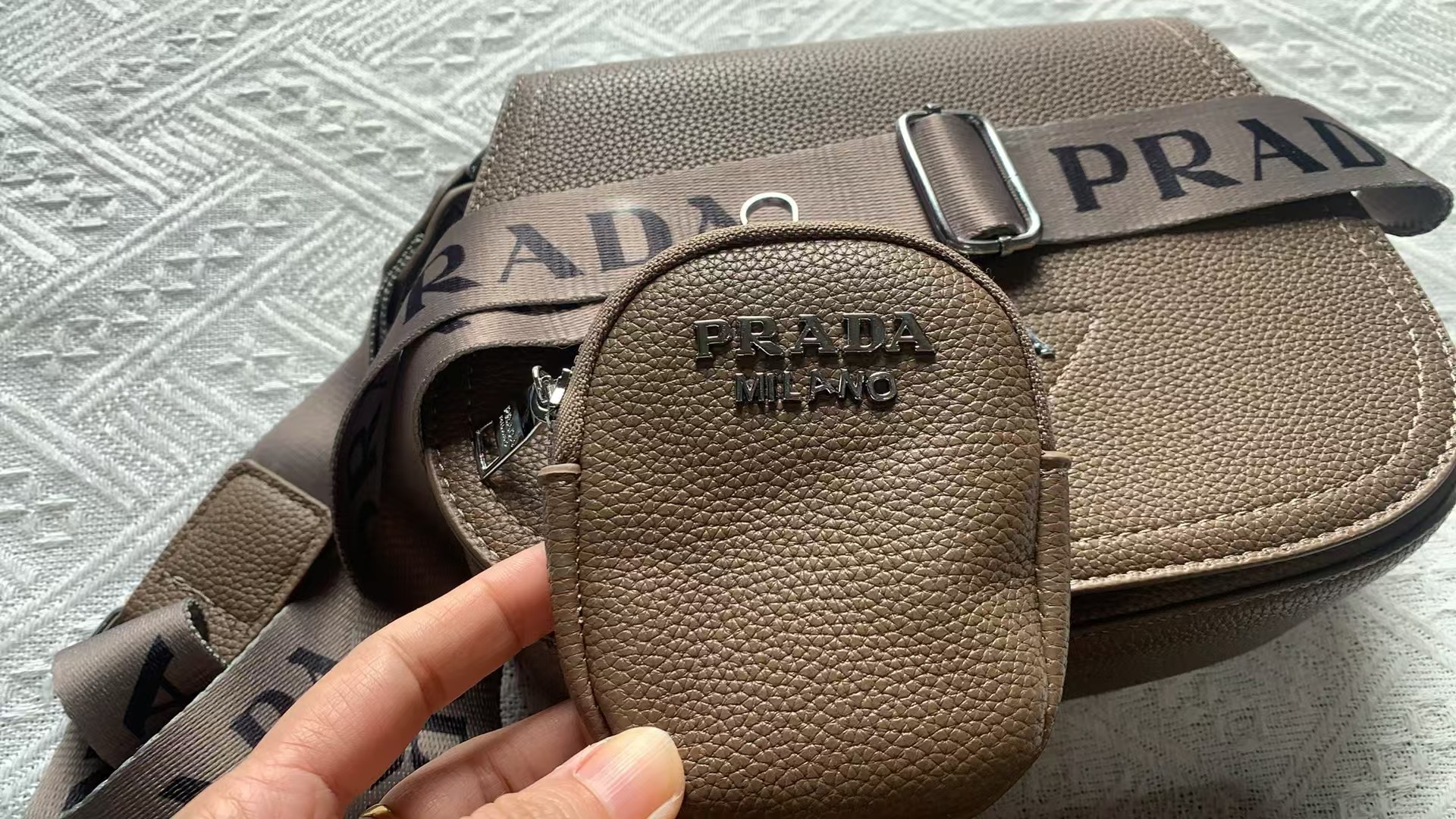 Video PM063-PM070，190.99 Prada bag gallery