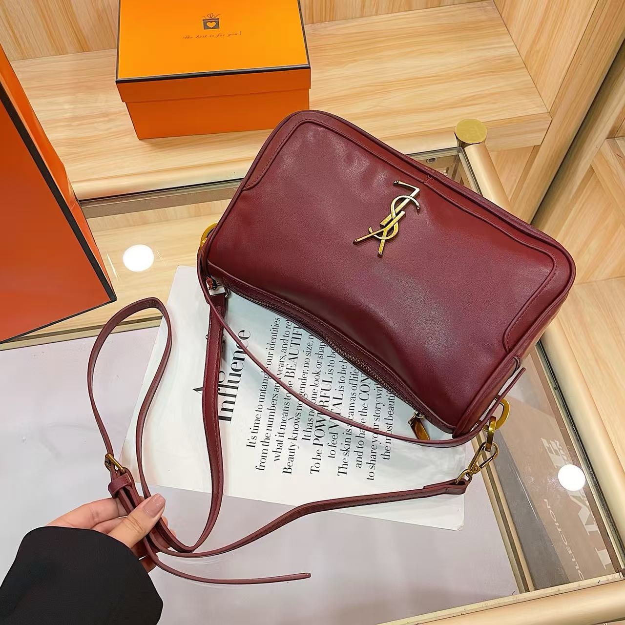 Video PM080-PM081，YSL bag 203.99 gallery