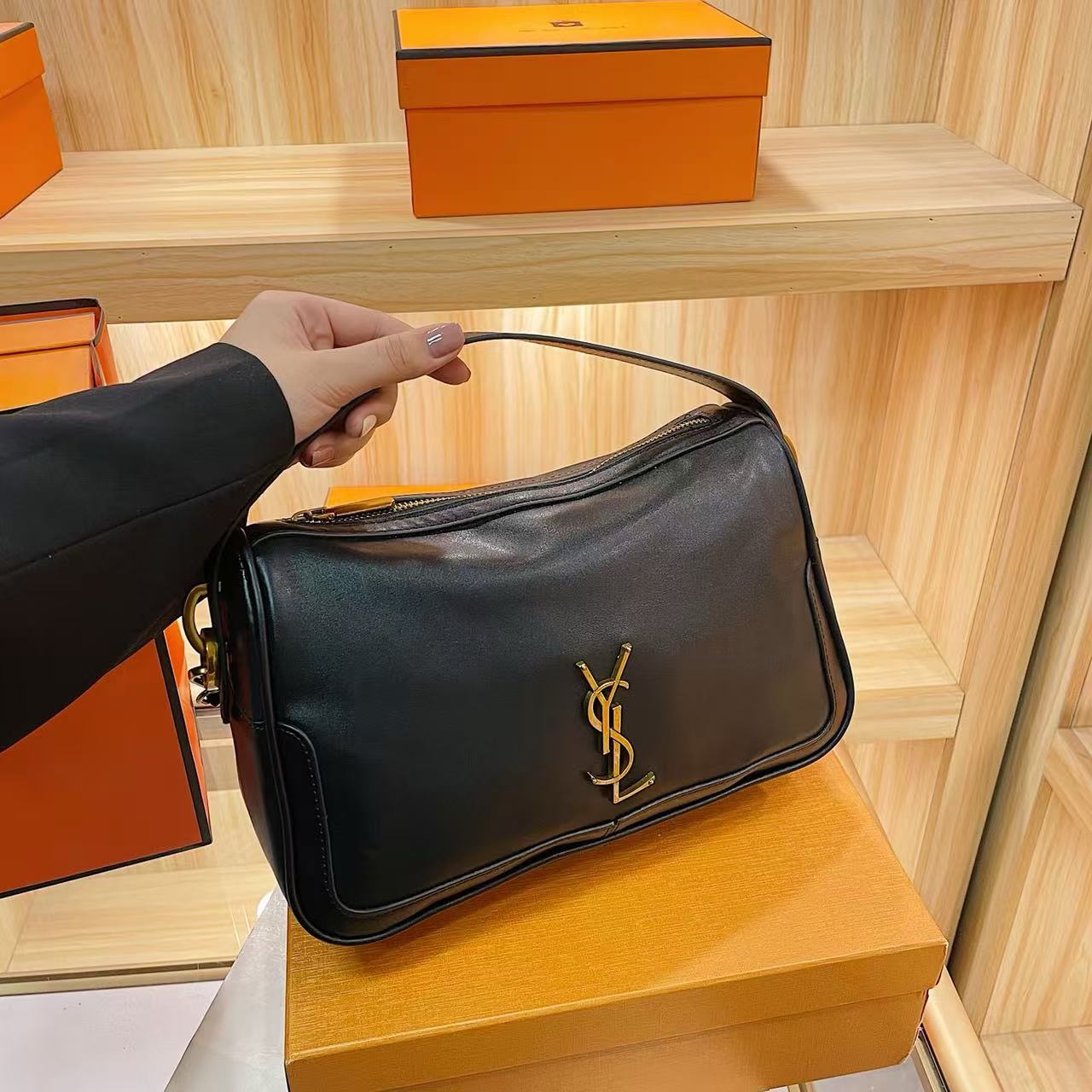 Video PM080-PM081，YSL bag 203.99 gallery