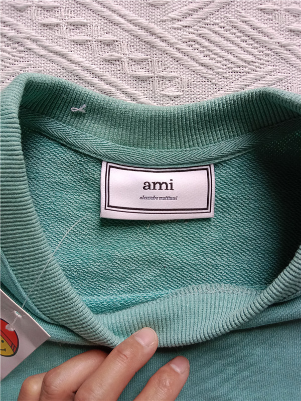 Video  AMI  Sweater  SZ100-SZ101 gallery