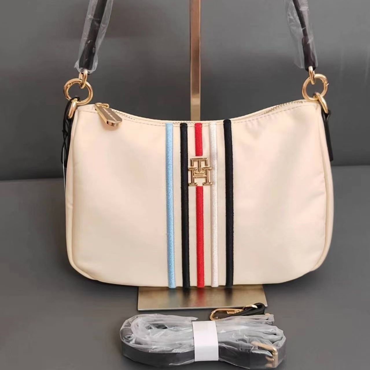 WW212 TOMMY handbag gallery