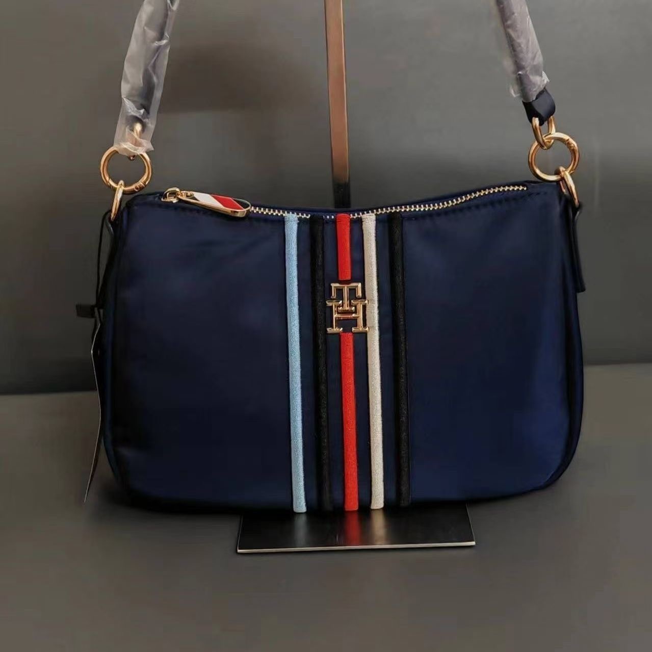 WW212 TOMMY handbag gallery