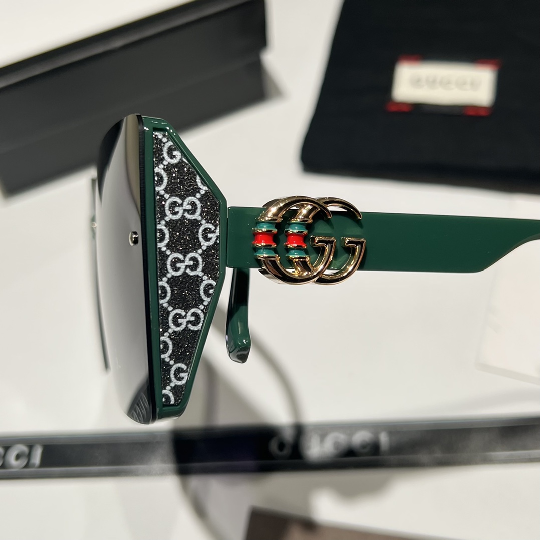 WW83 GUCCI sunglasses gallery