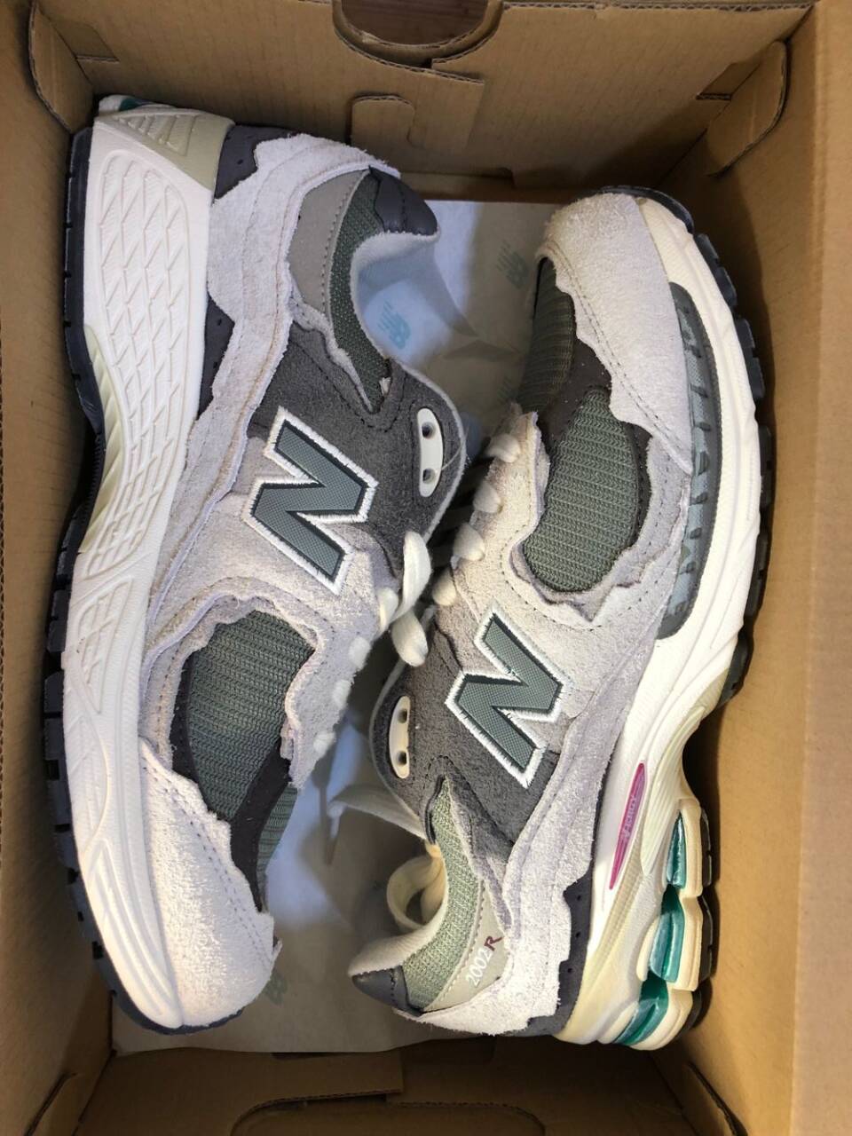 XEM New Balance 2002 59.99usd gallery