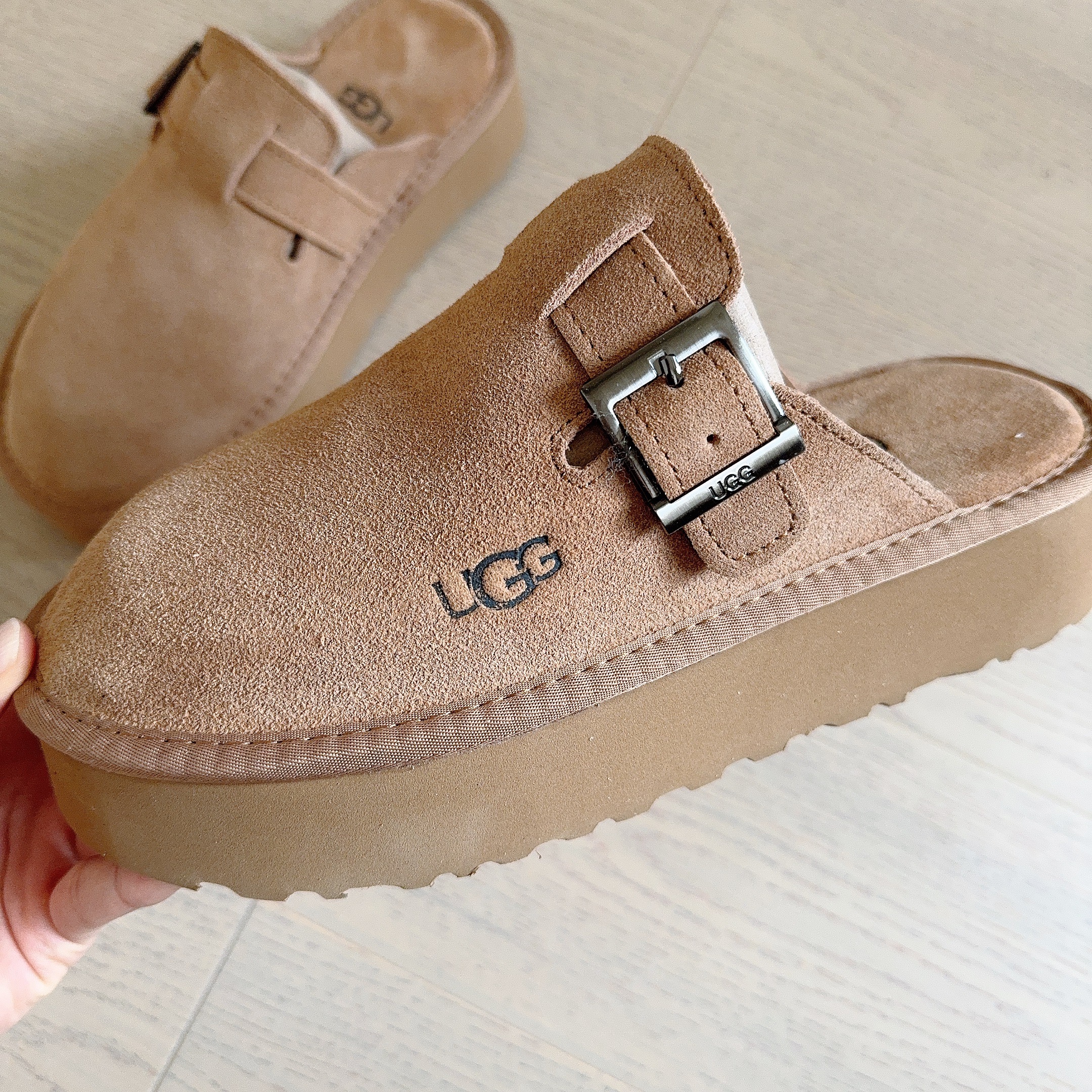 XV127-XV130，Ugg shoes 324.99 gallery