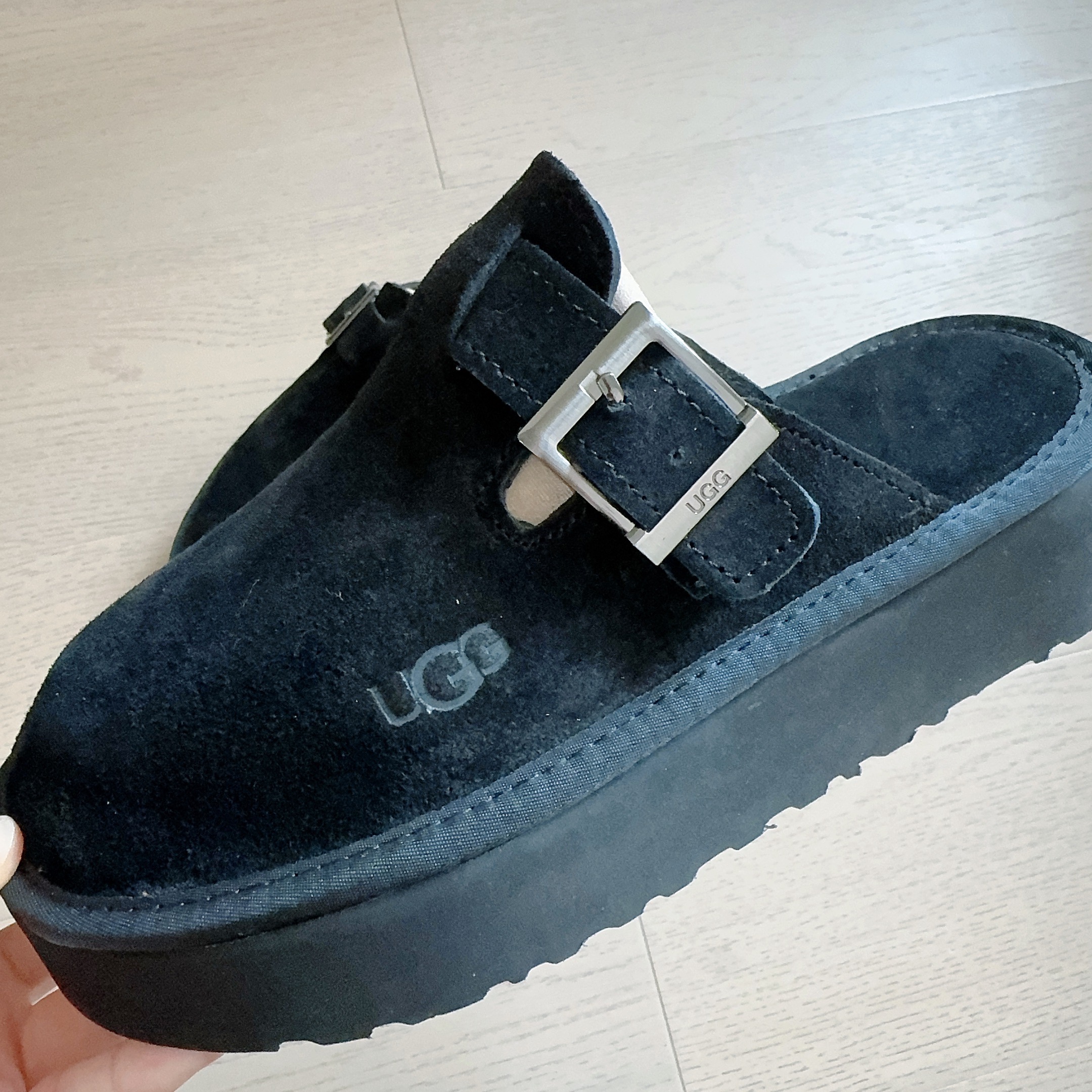 XV127-XV130，Ugg shoes 324.99 gallery