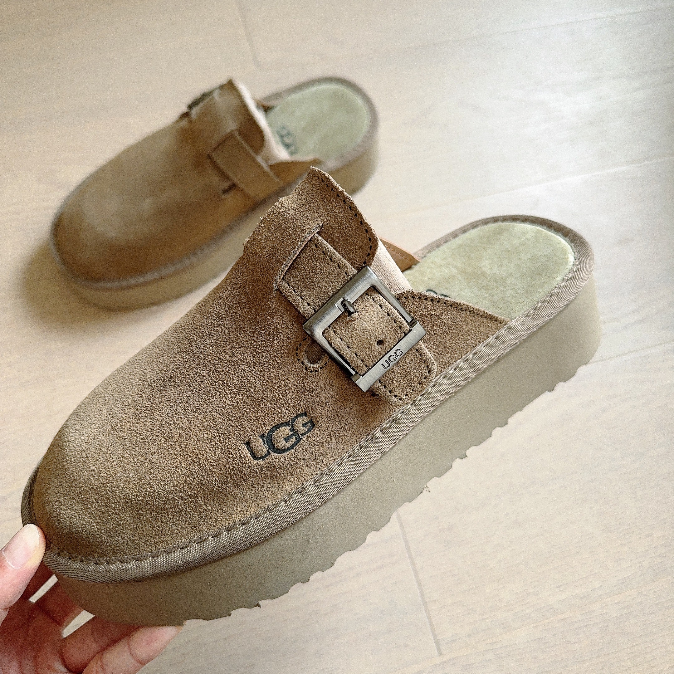 XV127-XV130，Ugg shoes 324.99 gallery