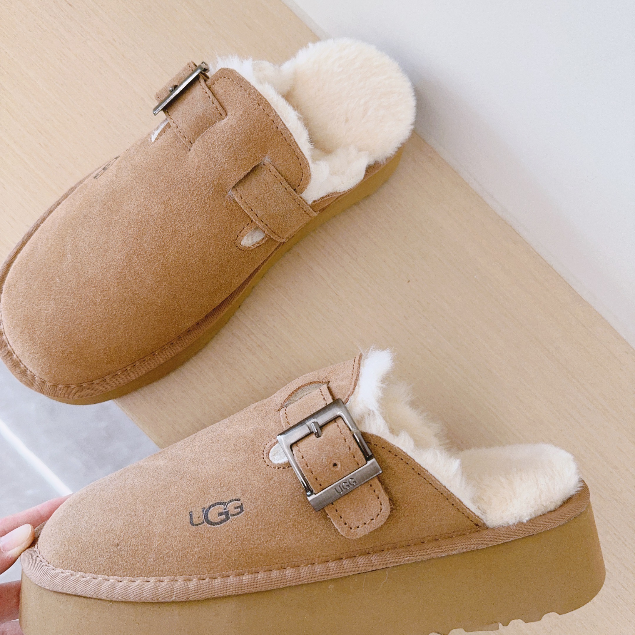 XV139-XV143，35-45 Ugg shoes 328.99 gallery