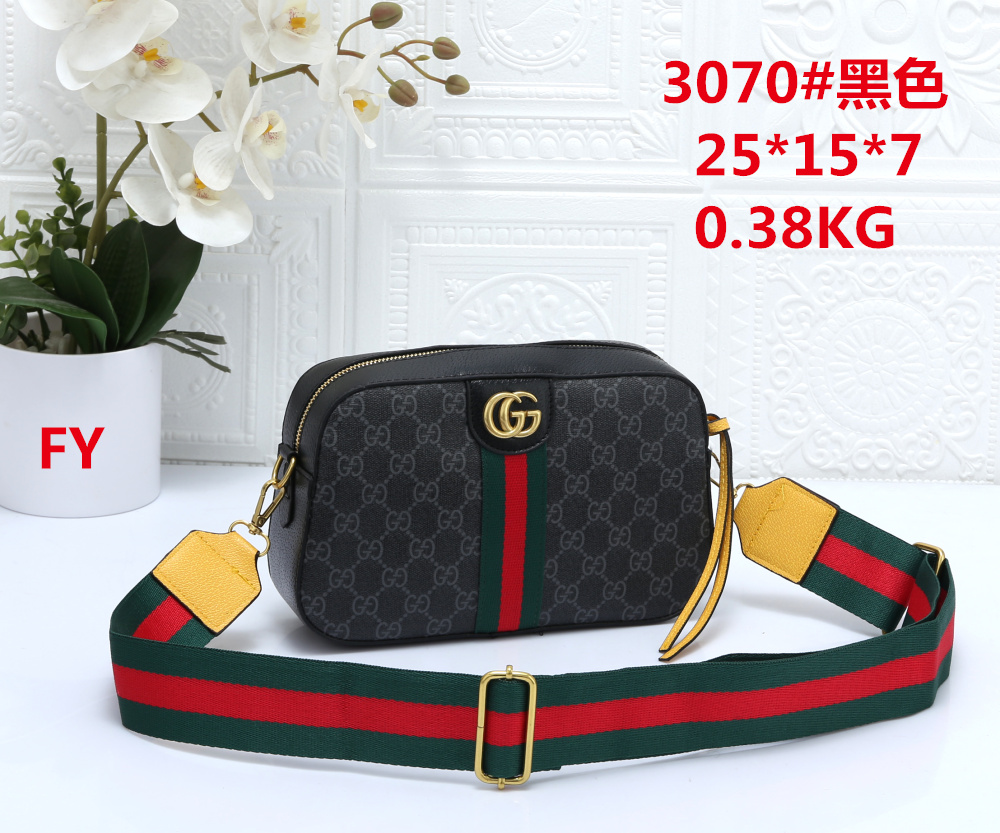 YY100 GUCCI handbag gallery