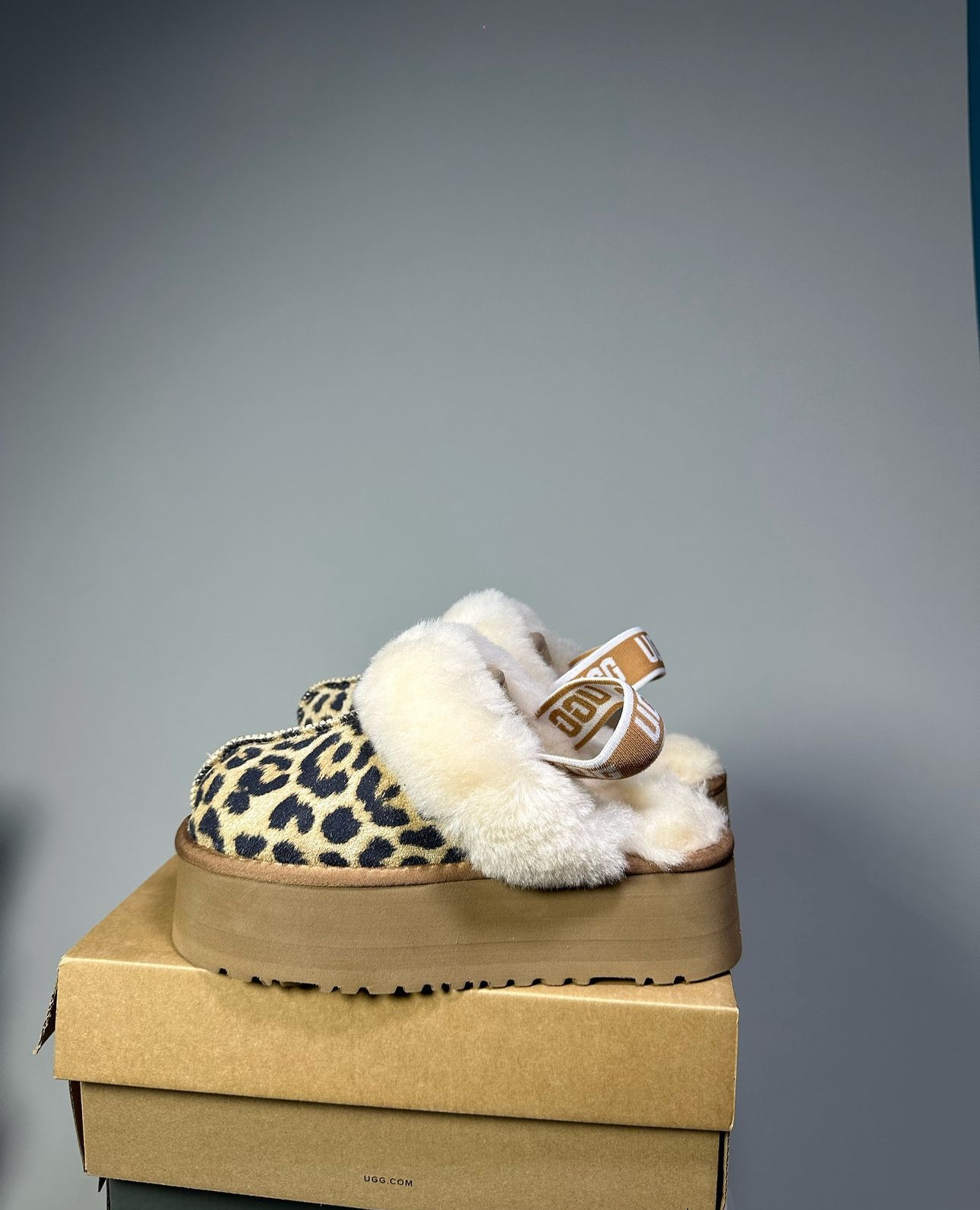 Yar3503  UGG  35085  BOX gallery