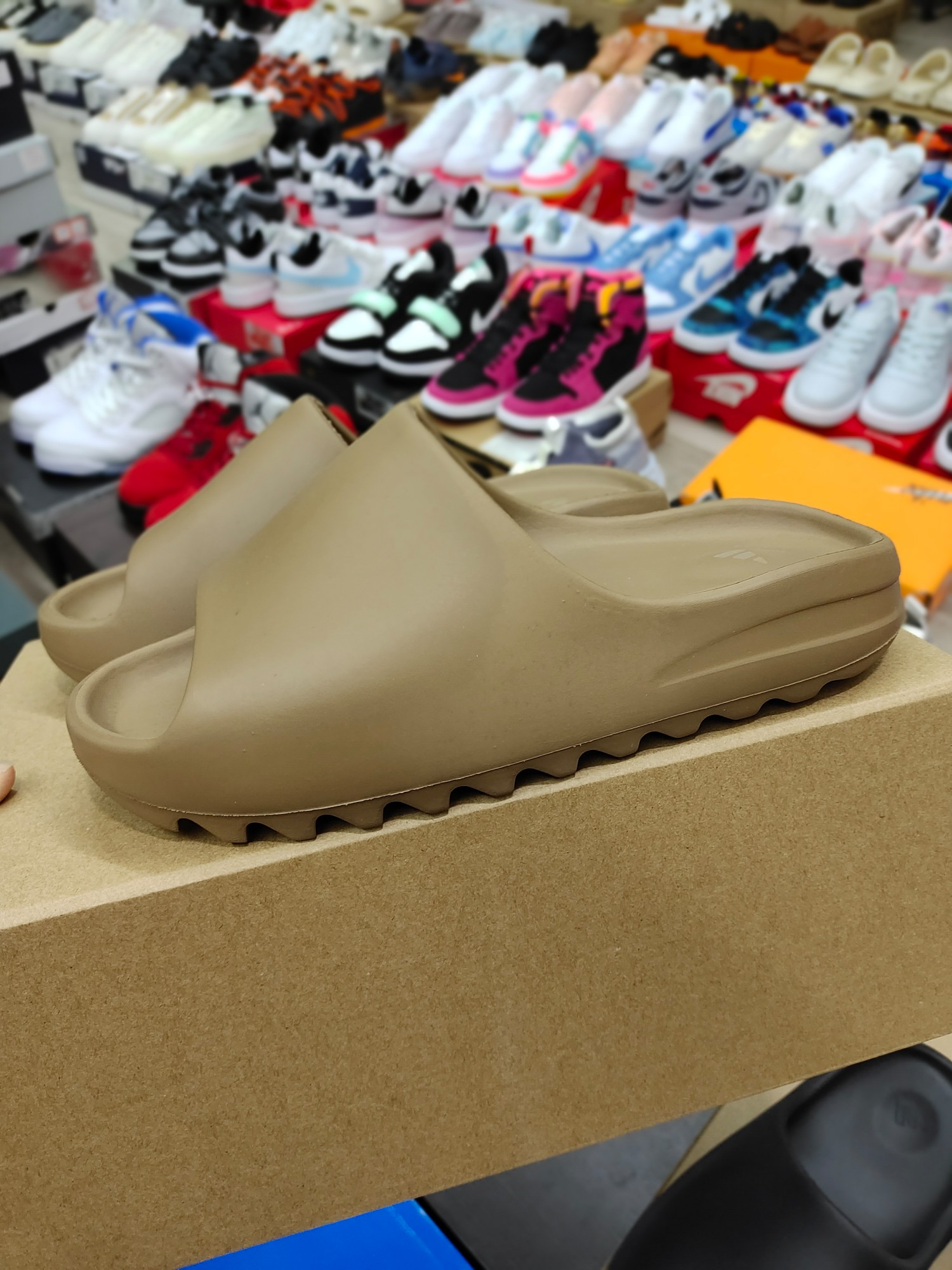 Yeezy $40 gallery